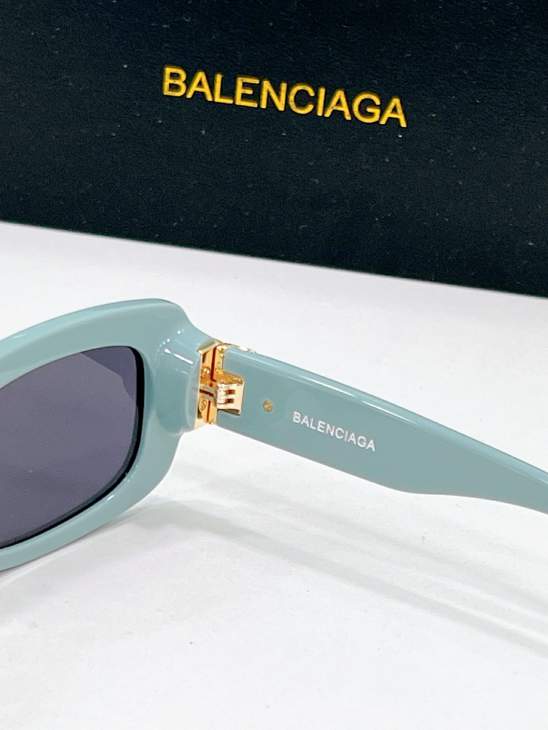 Picture of Balenciaga Sunglasses _SKUfw79164458fw